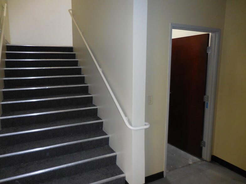 More Photos Of 19801 Hamilton Ave, Torrance Warehouse For Lease
