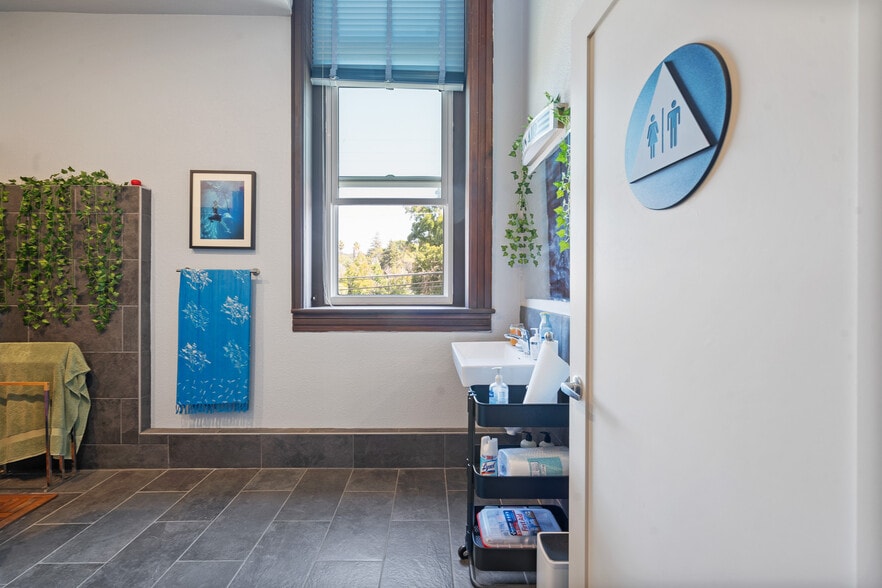 More Photos Of 106 W J St, Benicia Office For Sale