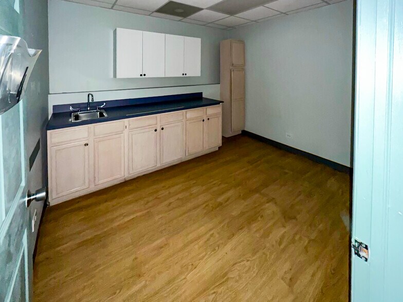 More Photos Of 6338 S Pulaski Rd, Chicago Storefront For Lease
