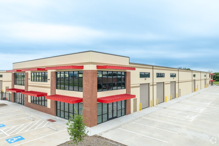 More Photos Of 2670 Sherman St, Grand Prairie Warehouse For Lease
