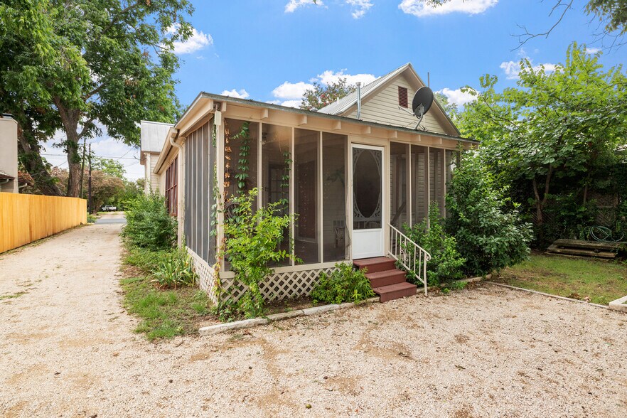 More Photos Of 514 W Austin St, Fredericksburg Specialty For Sale