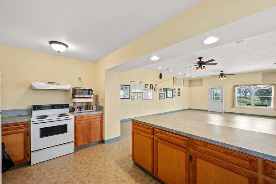 More Photos Of 804 Robson St, Columbus Specialty For Sale