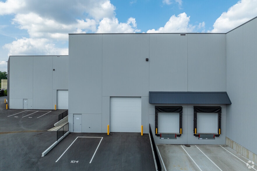 More Photos Of 7915 130 St, Surrey Warehouse For Sale