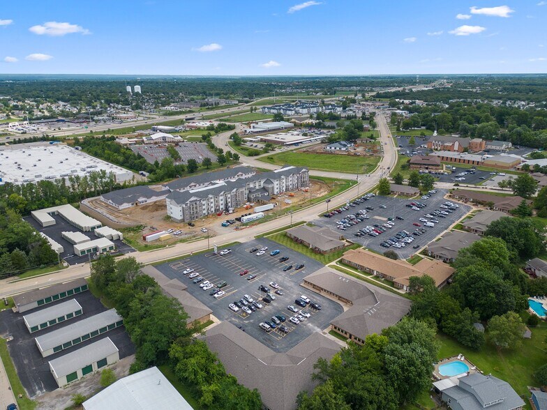 More Photos Of 3910 S Old Highway 94, Saint Charles Unknown For Lease