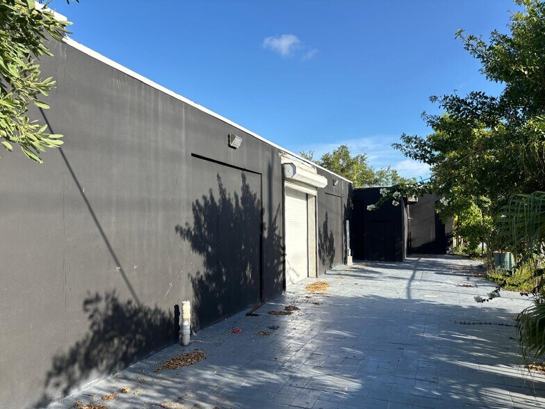 More Photos Of 1085 NW 62nd St, Miami Showroom For Sale