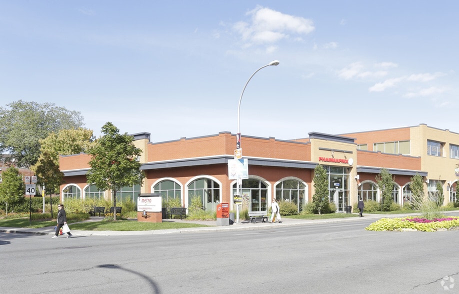 More Photos Of 395-425 Rue Saint-Charles O, Longueuil Supermarket For Lease