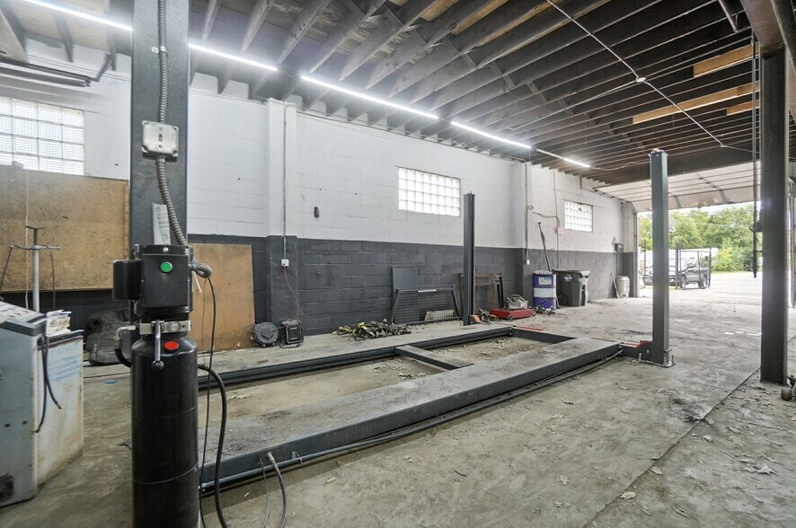 More Photos Of 603 S Broadway St, Dayton Warehouse For Sale