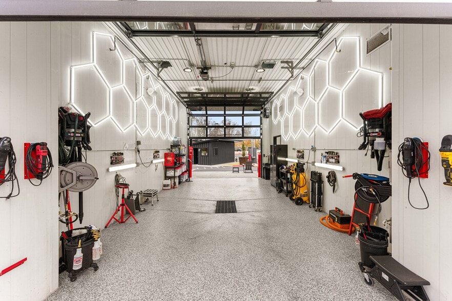 More Photos Of 10592 W State St, Boise Carwash For Sale