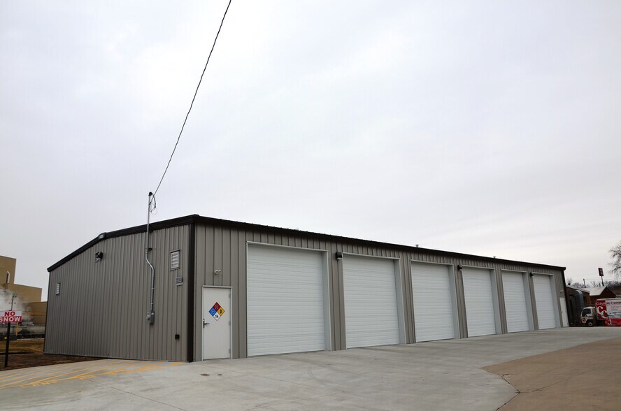 More Photos Of 2014-2016 E Ovid Ave, Des Moines Distribution For Sale