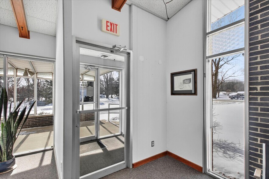 More Photos Of 820 N Pine River St, Ithaca Healthcare For Sale