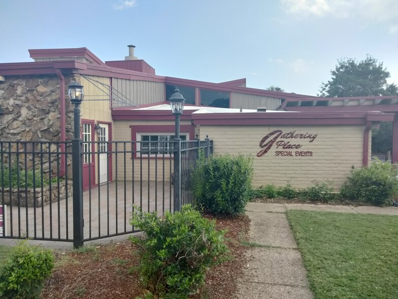 Primary Photo Of 2135 Democrat Rd, Memphis Restaurant For Sale