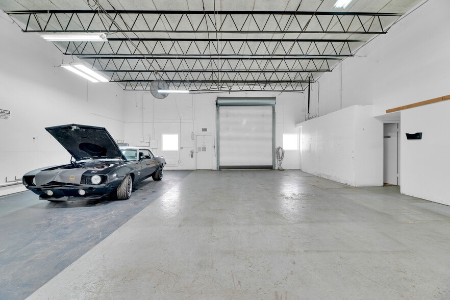 More Photos Of 224 NE 32nd Ct, Oakland Park Warehouse For Lease