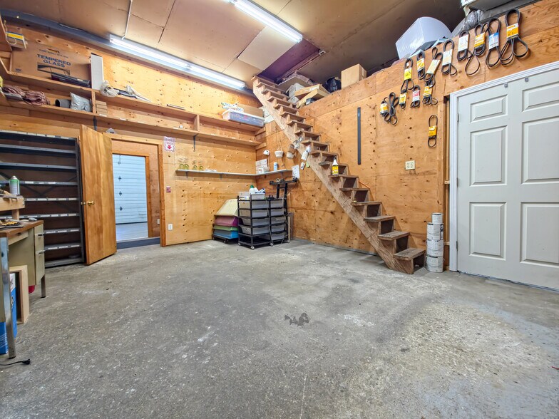 More Photos Of 7 Colonel Dr, Bourne Auto Repair For Sale