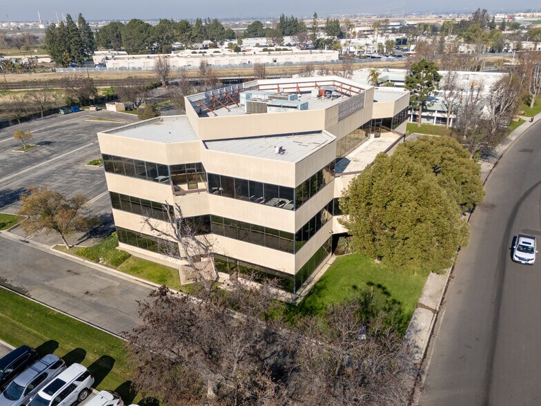 More Photos Of 901 Tower Way, Bakersfield Loft Creative Space For Sale