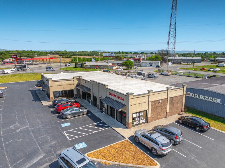 More Photos Of 2585 Decherd Blvd, Decherd Storefront For Lease