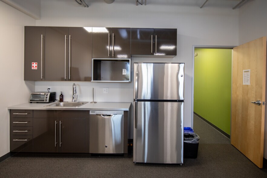 More Photos Of 2560 28th St, Boulder Office For Lease