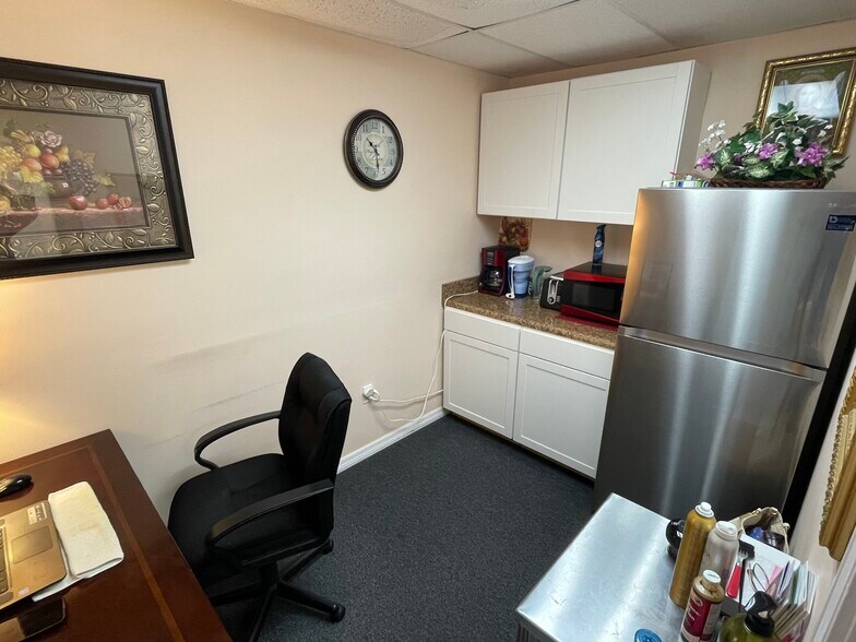 More Photos Of 3830 Williamsburg Park Blvd, Jacksonville Medical For Sale