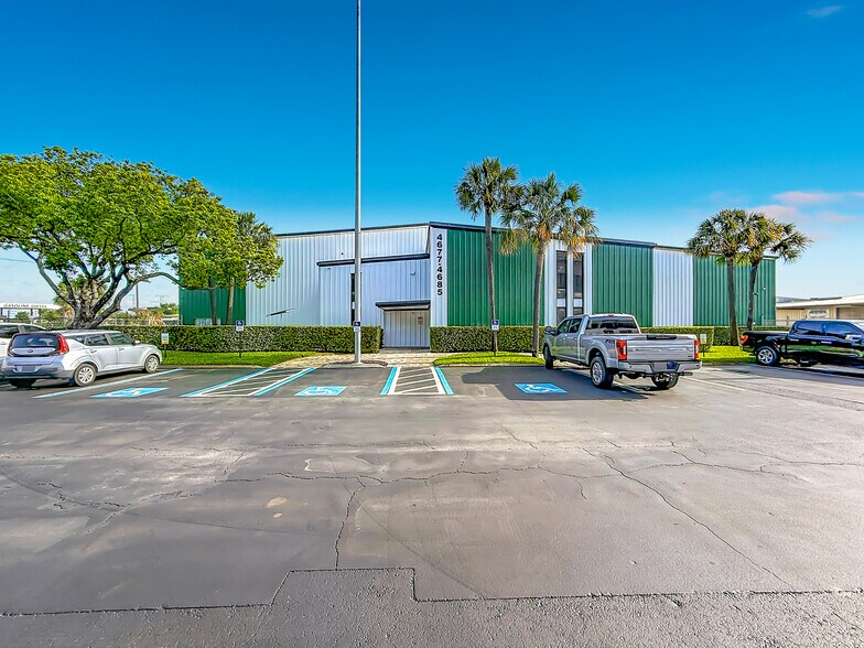 More Photos Of 4677 118th Ave N, Clearwater Manufacturing For Sale