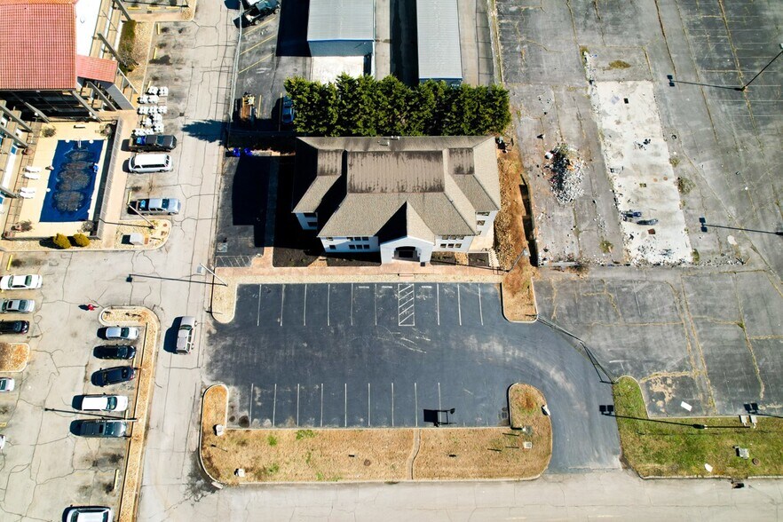 More Photos Of 252 Harry Lane Blvd, Knoxville Office For Sale