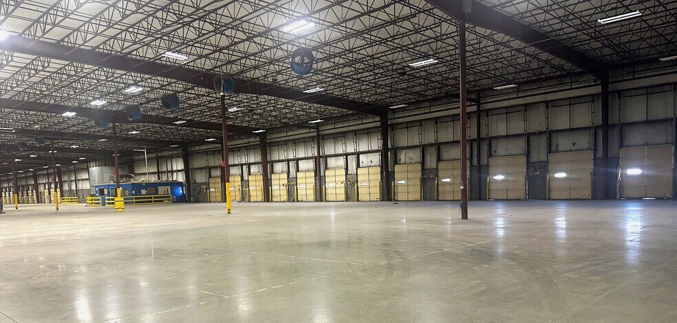 More Photos Of 81 Page Dr, Franklin Distribution For Lease