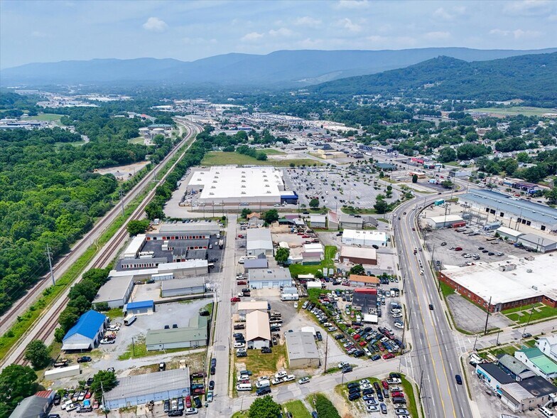 More Photos Of 722-726 Roanoke St, Salem Research And Development For Sale