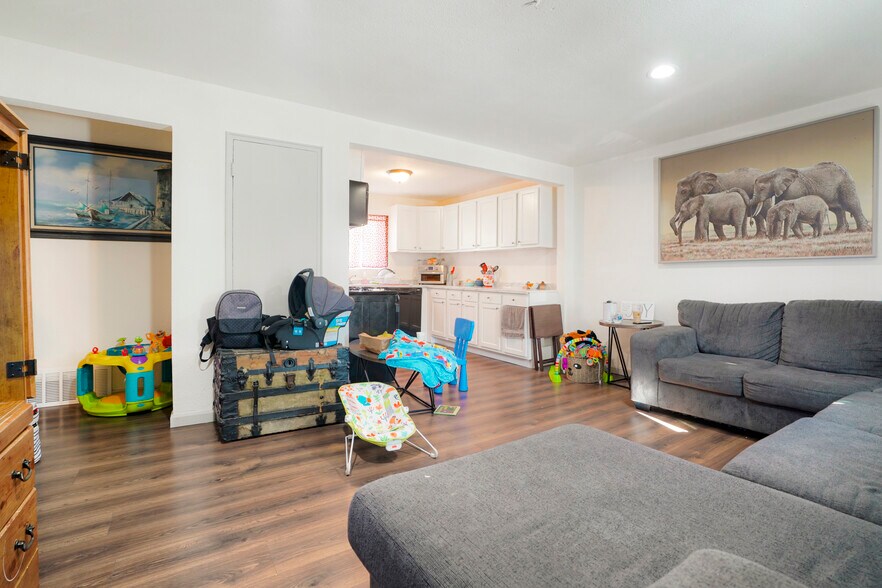 More Photos Of 982 S Sheridan Blvd, Denver Apartments For Sale