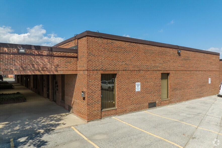 More Photos Of 83 Galaxy Blvd, Toronto Warehouse For Lease