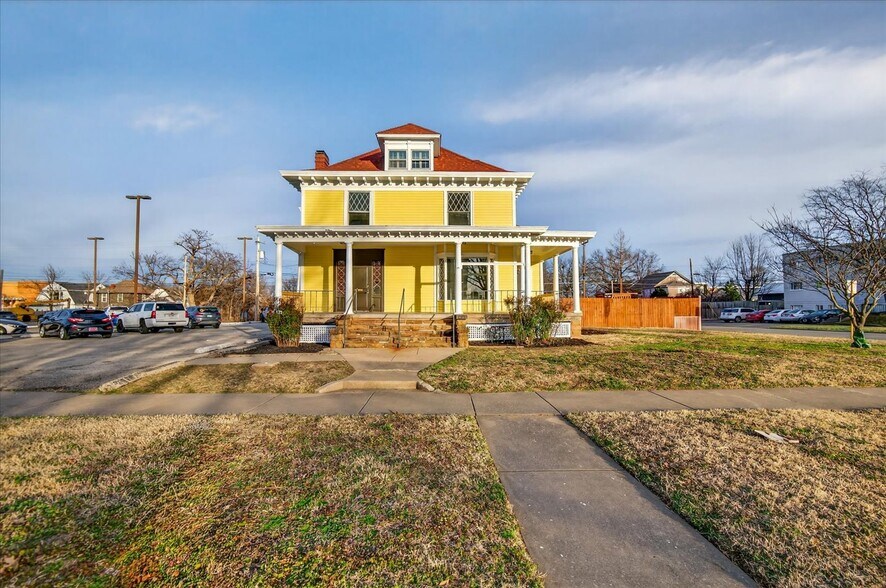 More Photos Of 822 S Johnstone Ave, Bartlesville Freestanding For Sale