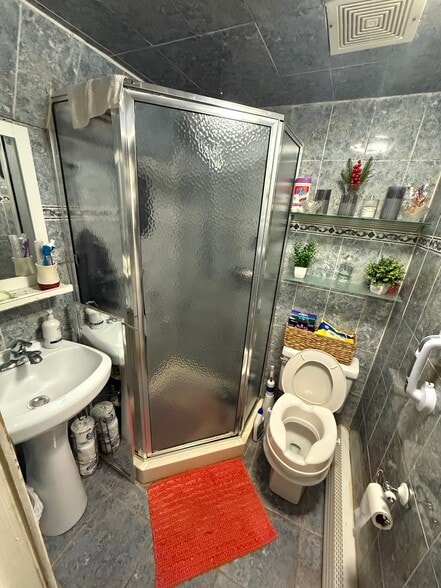 More Photos Of 11715 200th St, Saint Albans Multifamily For Sale