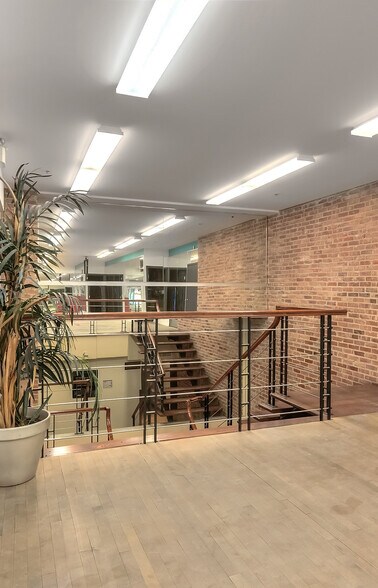 More Photos Of 7345 Boul Saint-Laurent, Montréal Storefront Retail Residential For Sale