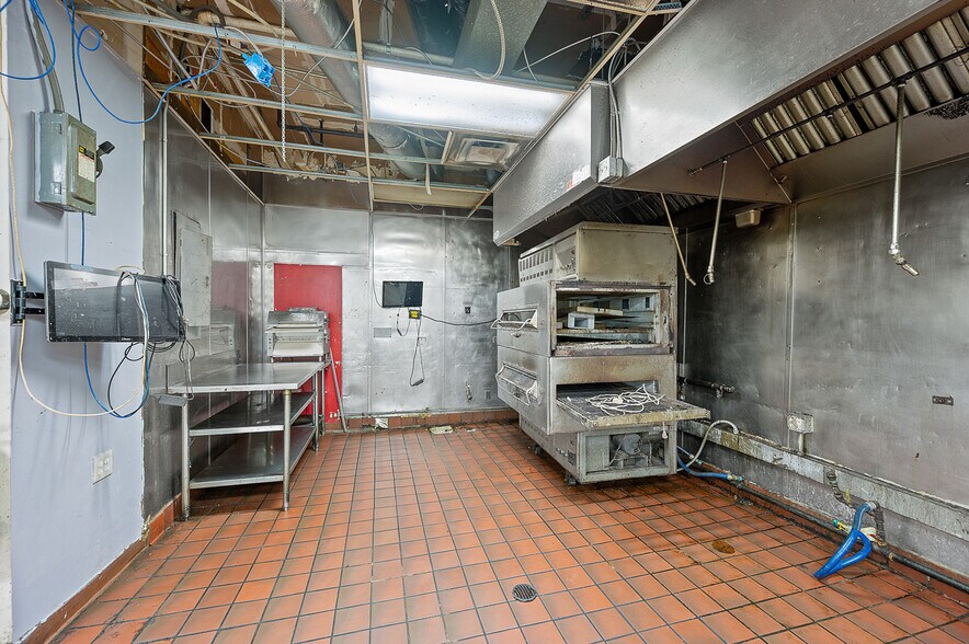 More Photos Of 126 W Sixth St, Cincinnati Apartments For Lease