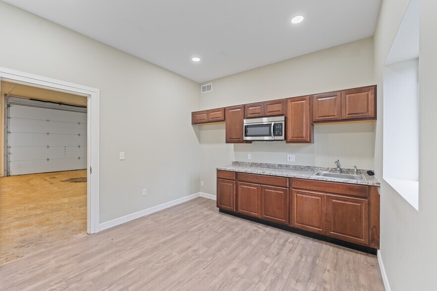 More Photos Of 22840 Canal Rd, Circleville Warehouse For Sale