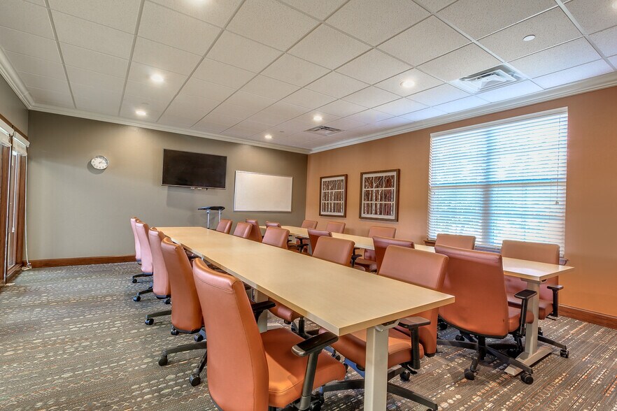 More Photos Of 2524 N Broadway, Edmond Coworking Space