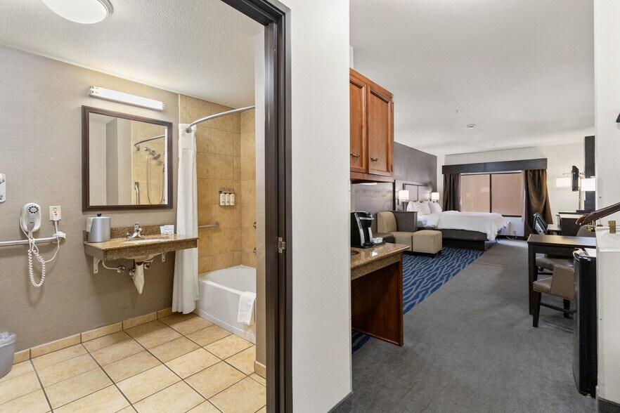 More Photos Of 2700 Lenwood Rd, Barstow Hotel For Sale