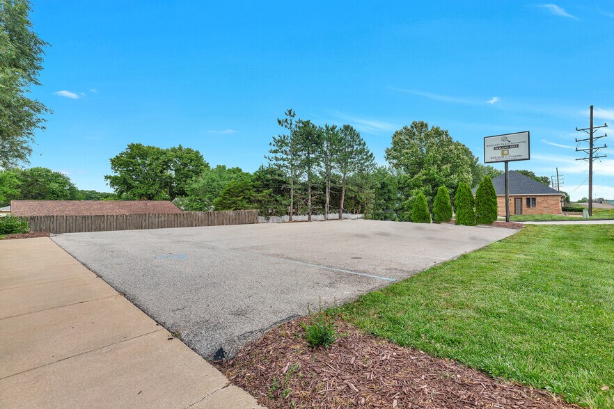 More Photos Of 763 W Terra Ln, O'Fallon Loft Creative Space For Lease