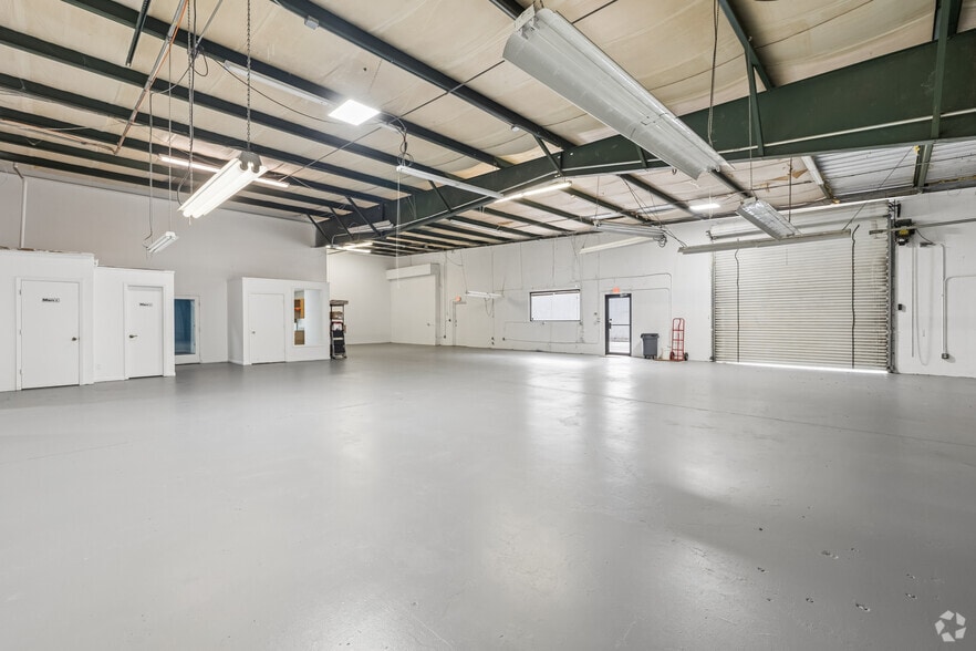 More Photos Of 4408 Corporate Sq, Naples Manufacturing For Sale