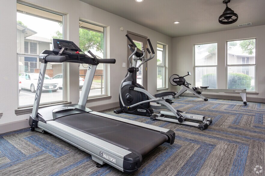 More Photos Of 2420 E Abram St, Arlington Apartments For Sale