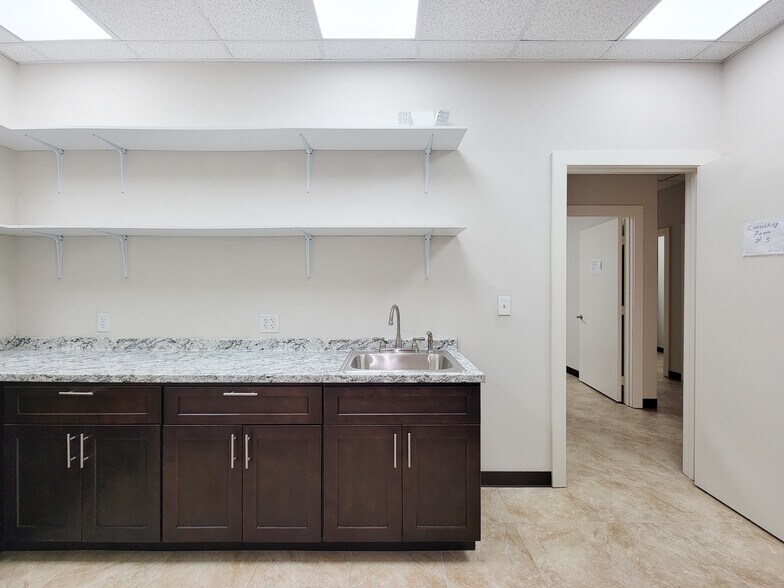 More Photos Of 1615 1st St, Rosenberg Medical For Sale