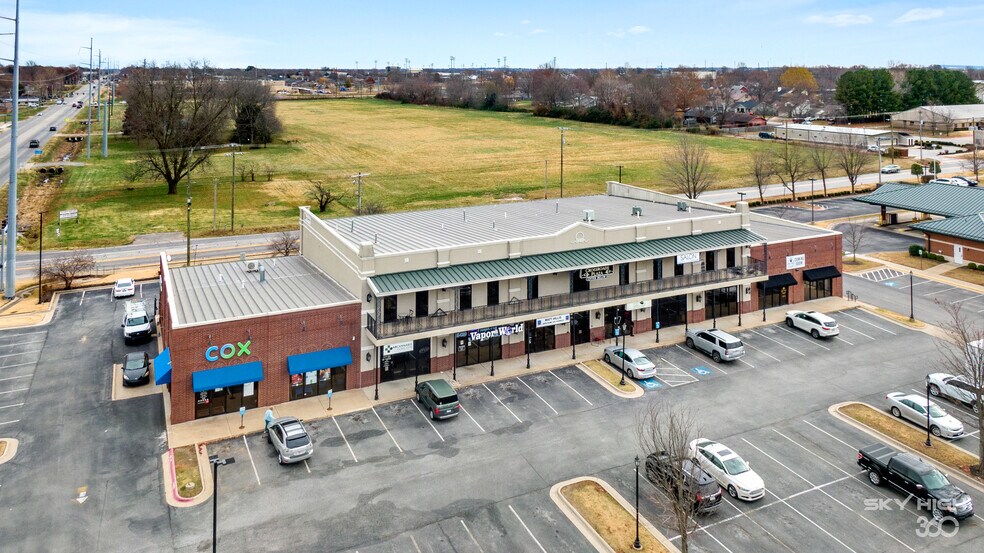 More Photos Of 201 SW 14th St, Bentonville Unknown For Lease