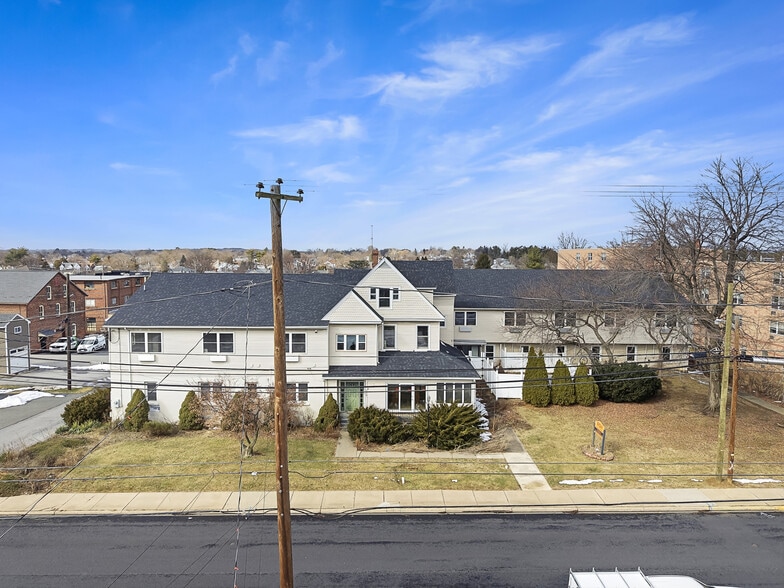 More Photos Of 659 Broad St, Emmaus Apartments For Sale