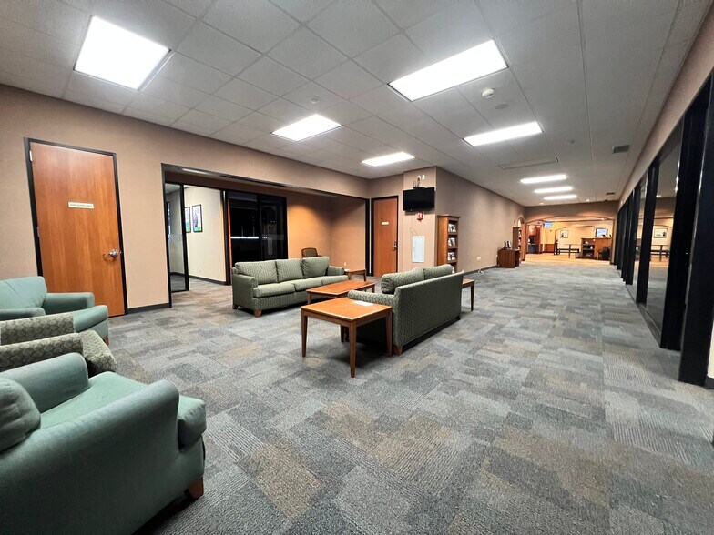 Primary Photo Of 8047 Midcrown Dr, San Antonio Bank For Lease