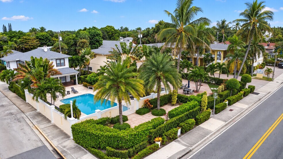 Primary Photo Of 905 N Federal Hwy, Lake Worth Beach Hotel For Sale