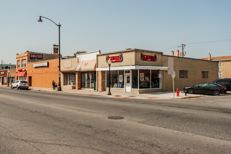 More Photos Of 6830 Cermak Rd, Berwyn Storefront Retail Office For Sale