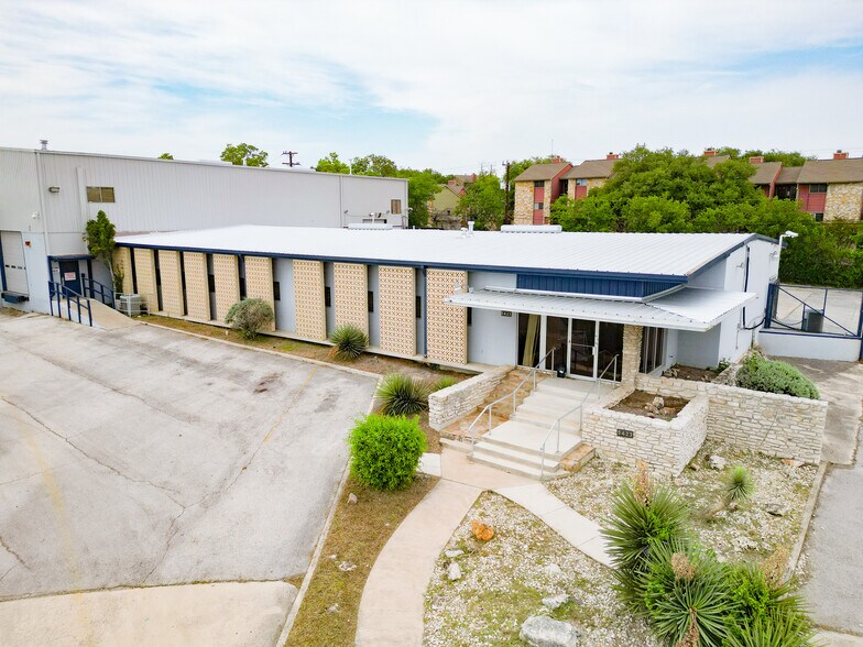 More Photos Of 5423 Jackwood Dr, San Antonio Warehouse For Sale