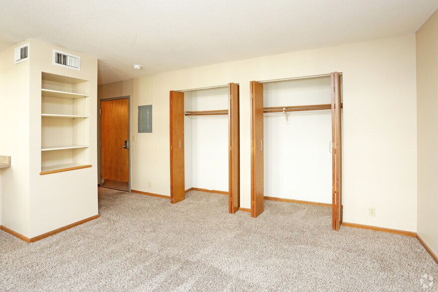 More Photos Of 1913 Farnam St, Omaha Apartments For Lease