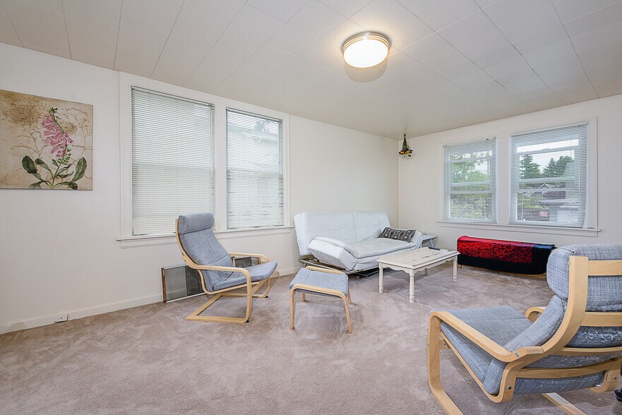 More Photos Of 6700 24th Ave NW, Seattle Apartments For Sale