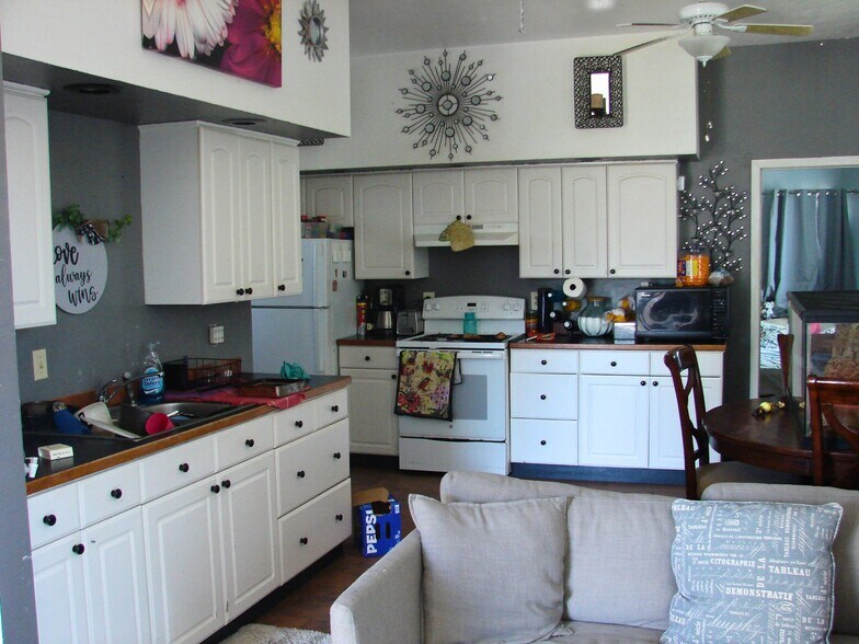 More Photos Of 111 N Poplar St, Mount Olive Apartments For Sale