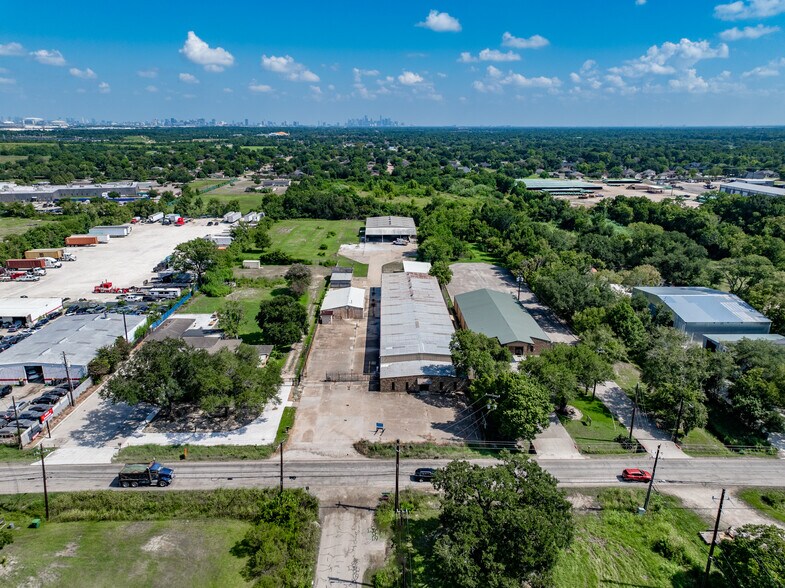 More Photos Of 3615 Almeda Genoa Rd, Houston Warehouse For Lease