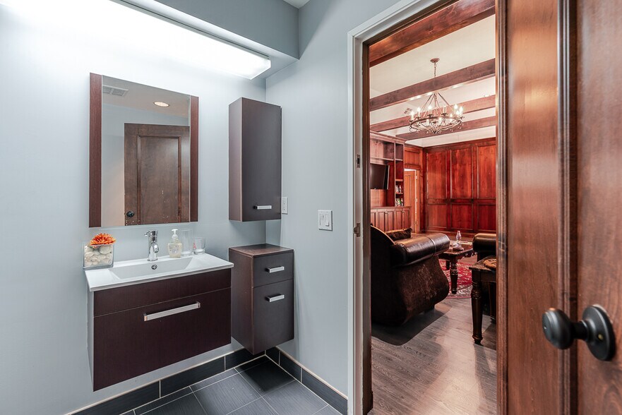 More Photos Of 9142 Independence Ave, Chatsworth Manufacturing For Sale