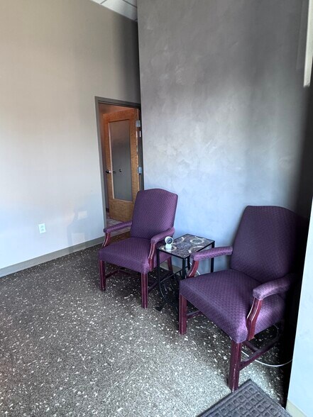 More Photos Of 1646 Westgate Cir, Brentwood Medical For Sale